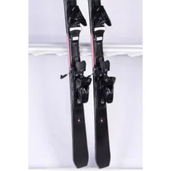Dames Ski's AK SKI PISTE PINK 2021, Woodcore, ELASTAC, Titan, SWISS Handmade + AK 12 ( TOP Staat ) -Thirtytwo || Atomic || Salomon Winkel dames ski s ak ski piste pink 2021 woodcore elastac titan swiss handmade ak 12 top staat.jpg 2