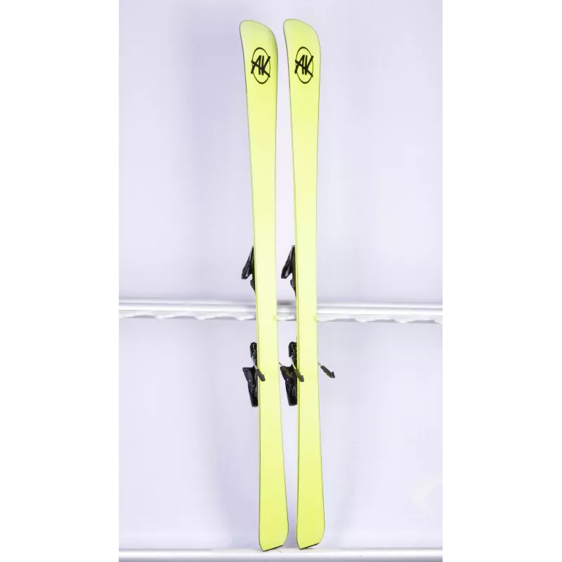 Ski's AK SKI Yellow 2019, Woodcore, Titan, Carbon, ELASTAC, SWISS Handmade + AK 12 ( TOP Staat ) 6 Ski's AK SKI Yellow 2019, Woodcore, Titan, Carbon, ELASTAC, SWISS Handmade + AK 12 ( TOP Staat ) - Afbeelding 4