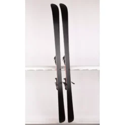 Ski's VOLKL CODE 7.4 Red, Grip Walk, FULL Sensor WOODcore, TIP Rocker + Marker FDT 10 ( TOP Staat ) -Thirtytwo || Atomic || Salomon Winkel ski s volkl code 7 4 red grip walk full sensor woodcore tip rocker marker fdt 10 top staat.jpg 3